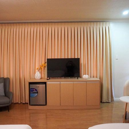 Honey Suite Room Inside Bee Cafe Cebu At Ayala Area Exterior foto